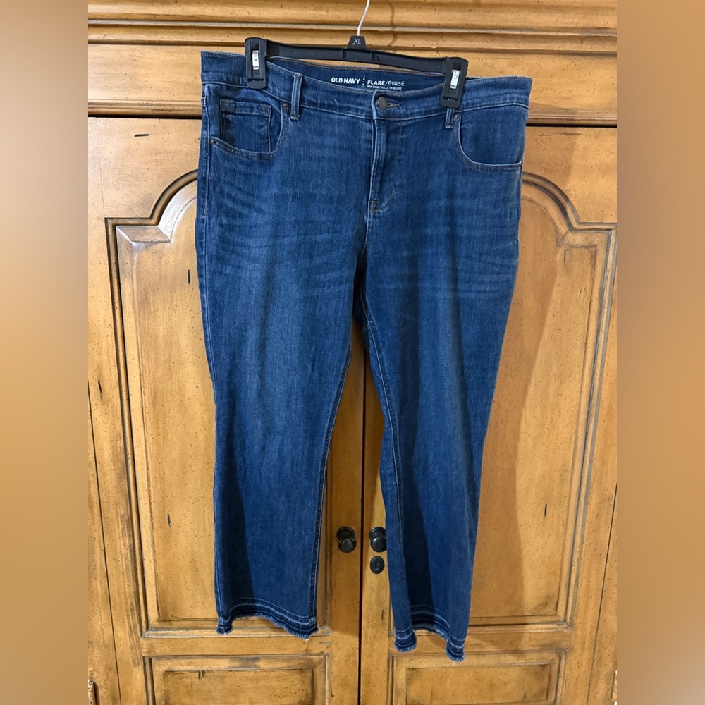 Old Navy Women's Blue Mid Rose Flair Crop Jeans- Frayed